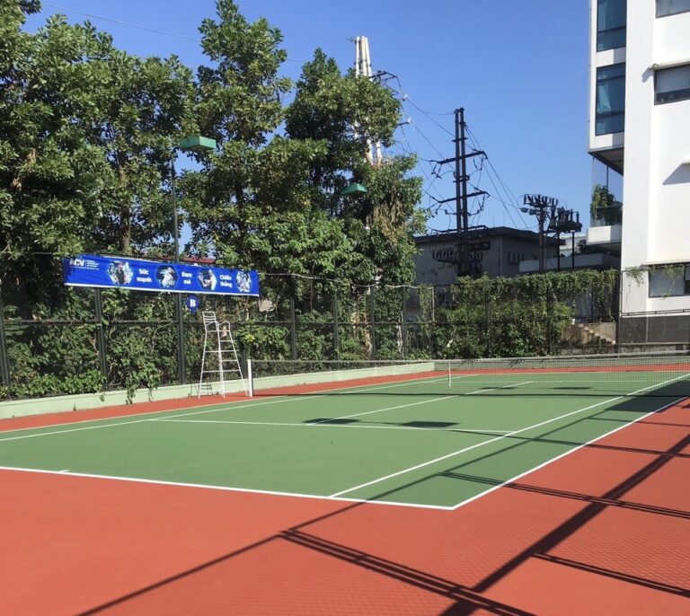 sân tennis phủ acrilic