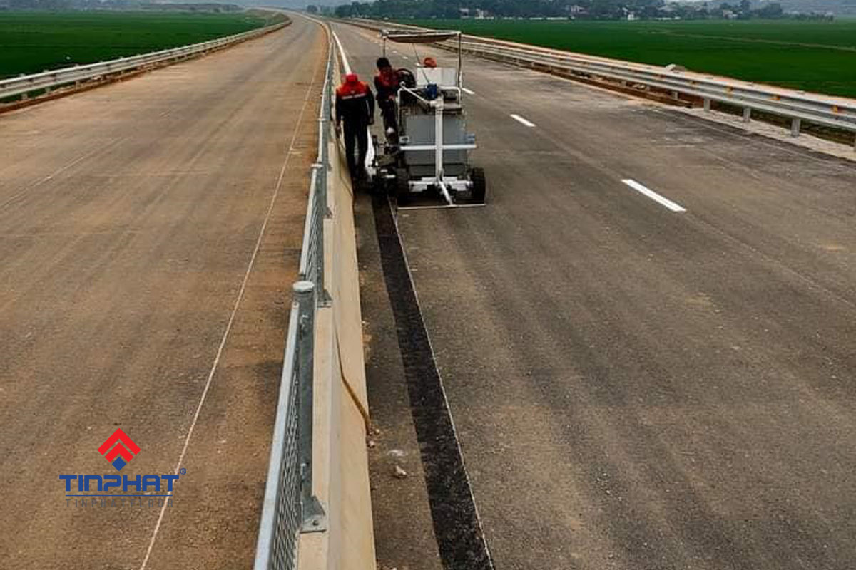 Thi công sơn kẻ vạch