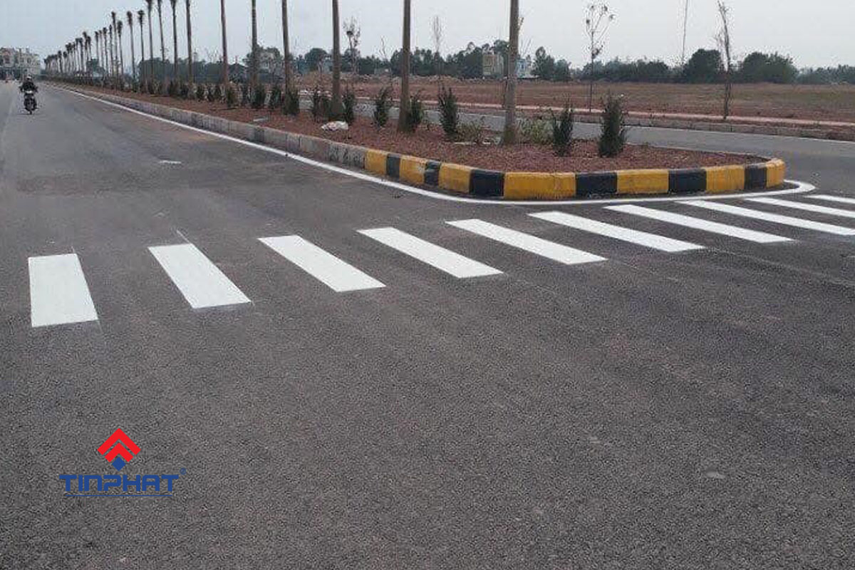 Thi công sơn kẻ vạch trắng