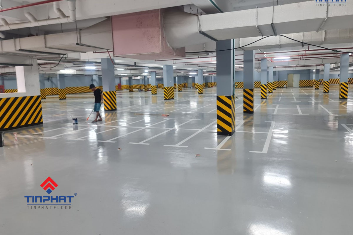 Thi công sơn kẻ vạch phản quang trong nhà