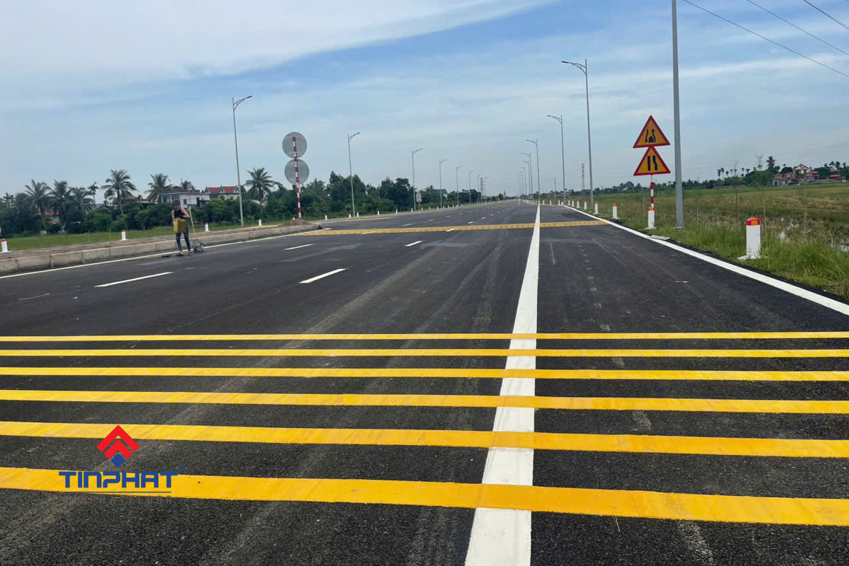 THi công sơn kẻ vạch giao thông
